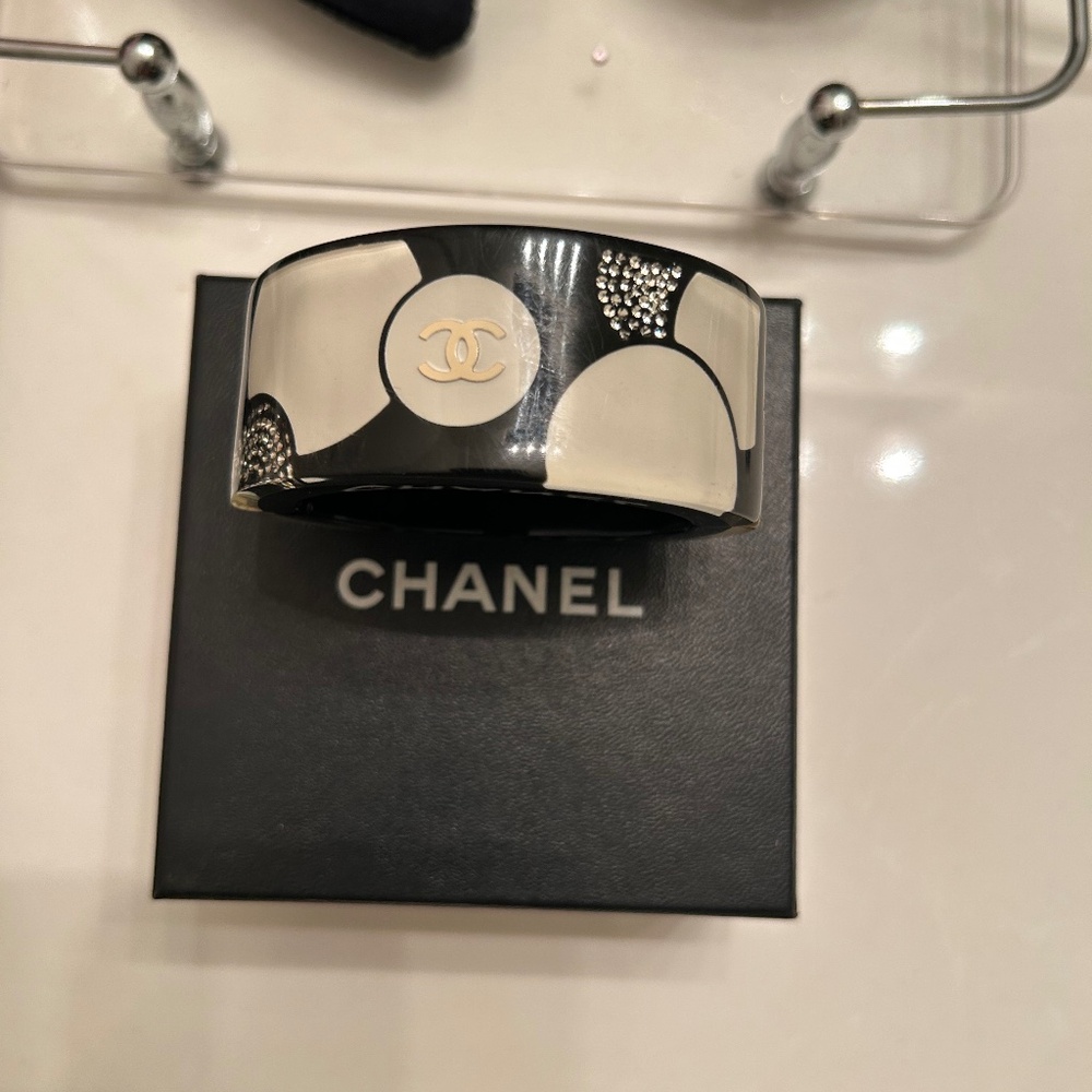 Chanel vintage bangle